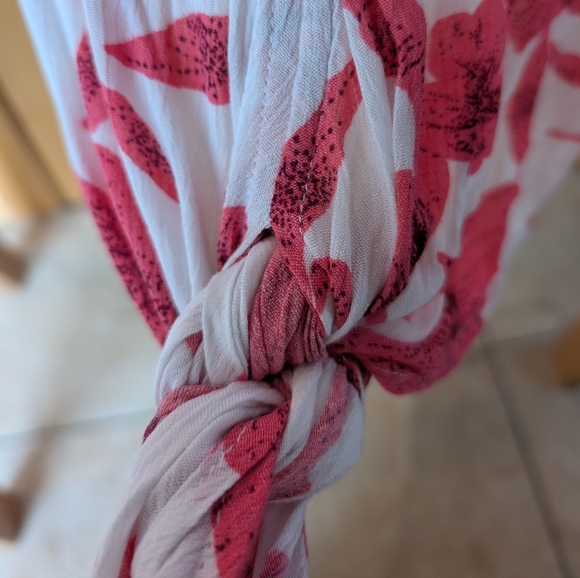 By Together Pink Floral V-Neck Blouse - Picture 7 of 8